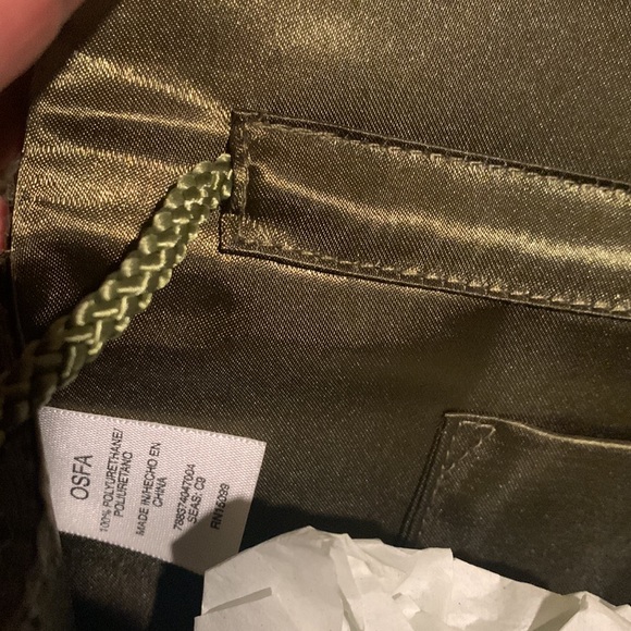 NWT. La Regale convertible clutch/purse with strap. Olive. - Picture 7 of 7